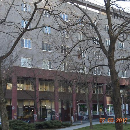 Vacation Apartment Up To 10 Bratislava Exterior photo