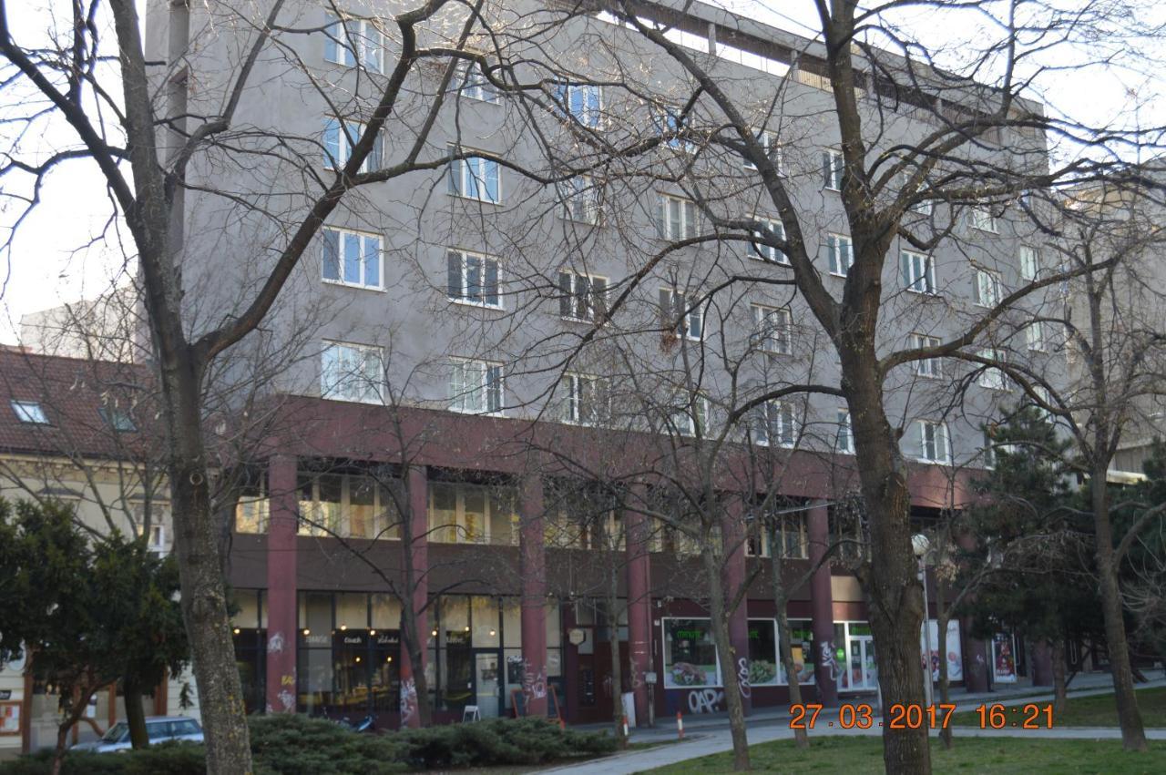 Vacation Apartment Up To 10 Bratislava Exterior photo